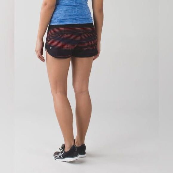 Lululemon Run: Speed Short 4-Way Stretch – Twisted Dune Alarming Black – Size 2 - Picture 9 of 10
